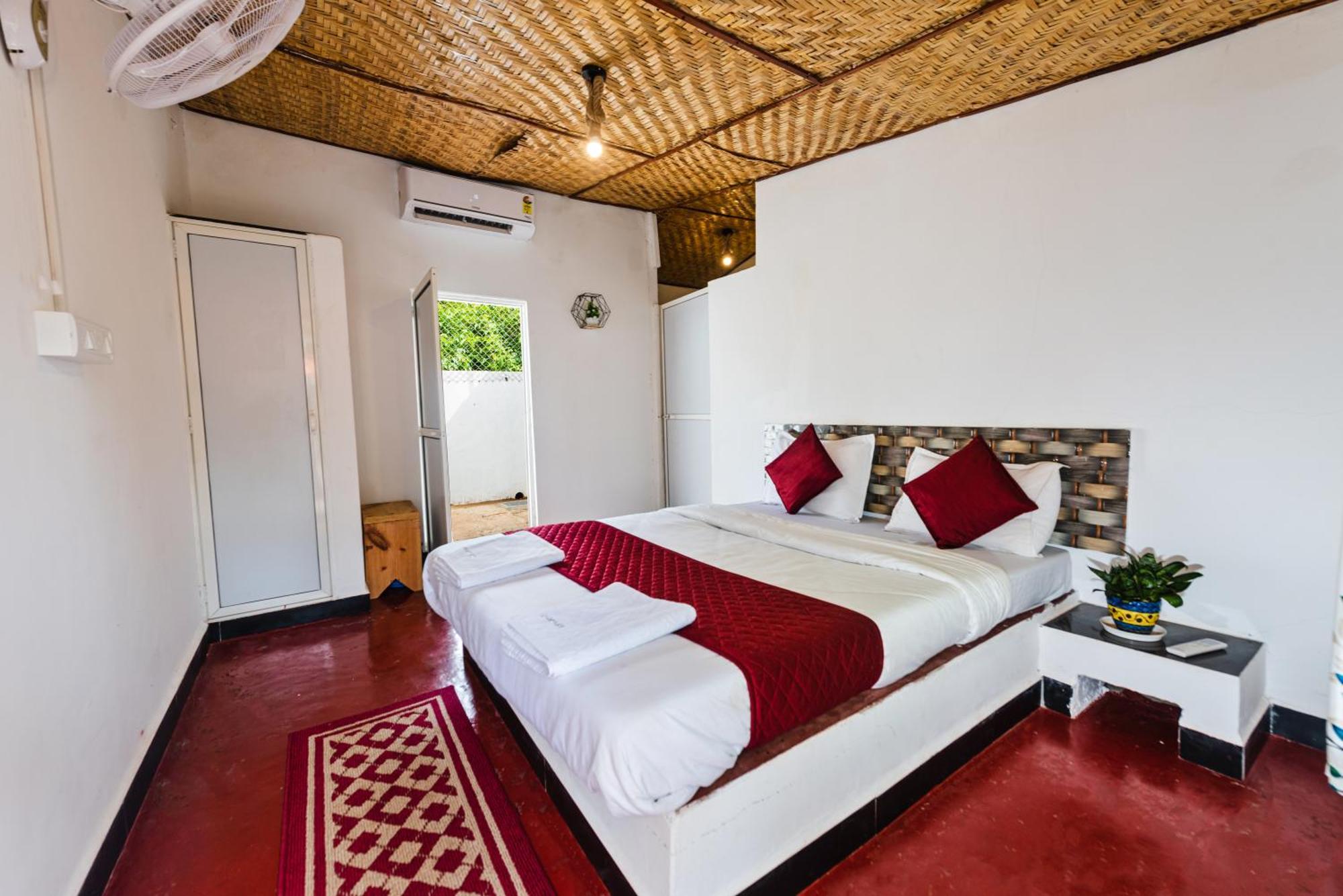 Hotel La Paulo'S Near Beach Resort Morjim Exterior foto