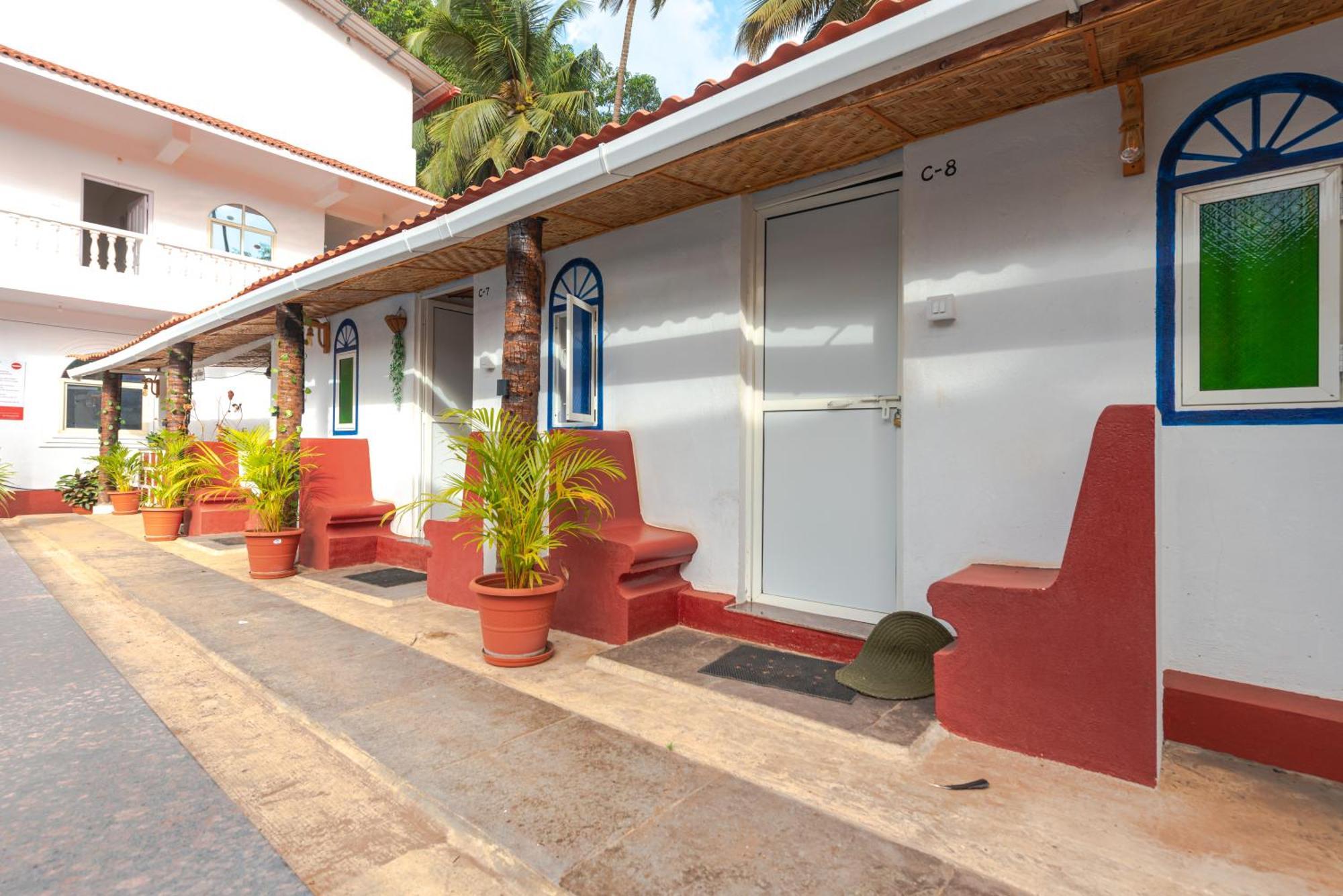 Hotel La Paulo'S Near Beach Resort Morjim Exterior foto