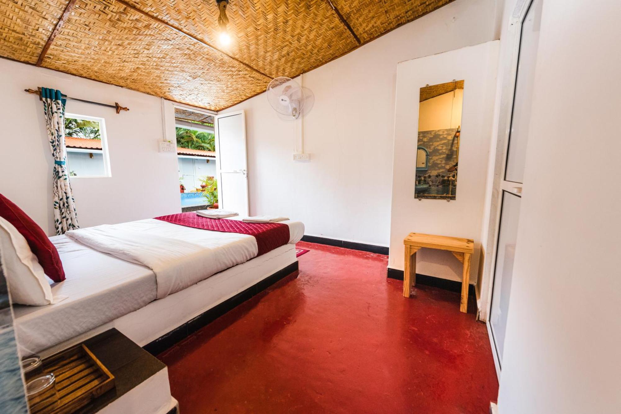 Hotel La Paulo'S Near Beach Resort Morjim Exterior foto